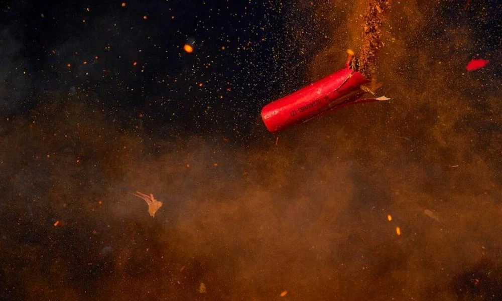Σύλληψη άνδρα με δεκάδες χιλιάδες κροτίδες – Εντοπίστηκαν σε 3 αποθήκες στην Αττική